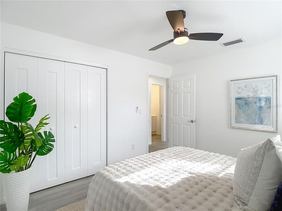 待售: $275,000 (2 贝兹, 1 浴室, 816 平方英尺)