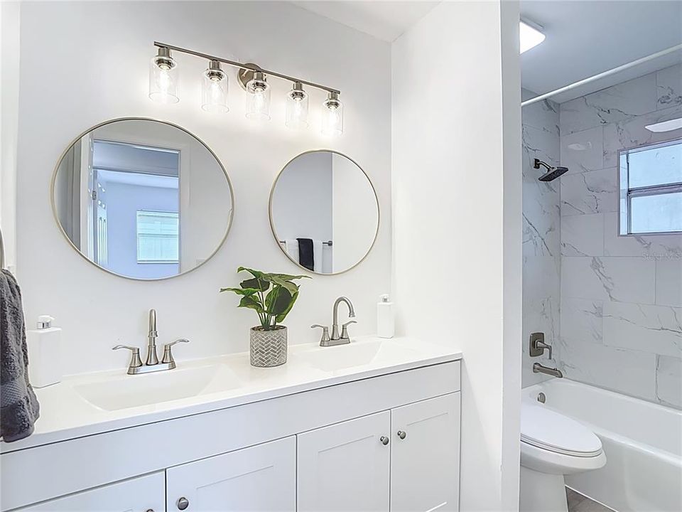 待售: $275,000 (2 贝兹, 1 浴室, 816 平方英尺)