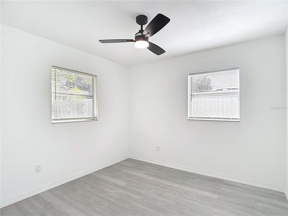 待售: $275,000 (2 贝兹, 1 浴室, 816 平方英尺)