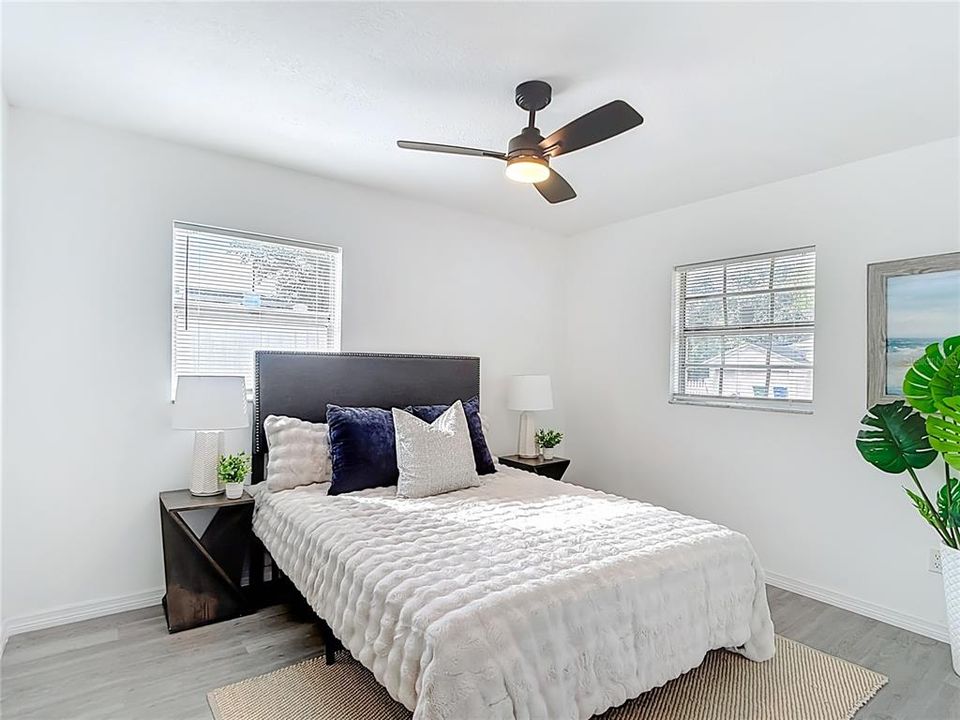 待售: $275,000 (2 贝兹, 1 浴室, 816 平方英尺)