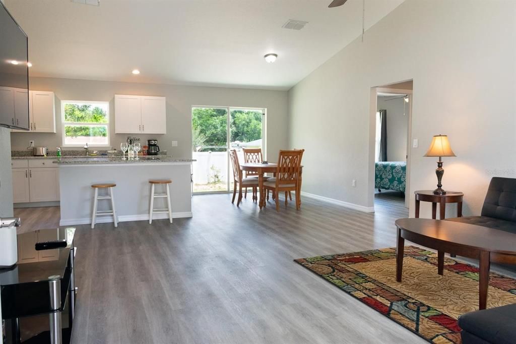 For Rent: $2,000 (3 beds, 2 baths, 1397 Square Feet)