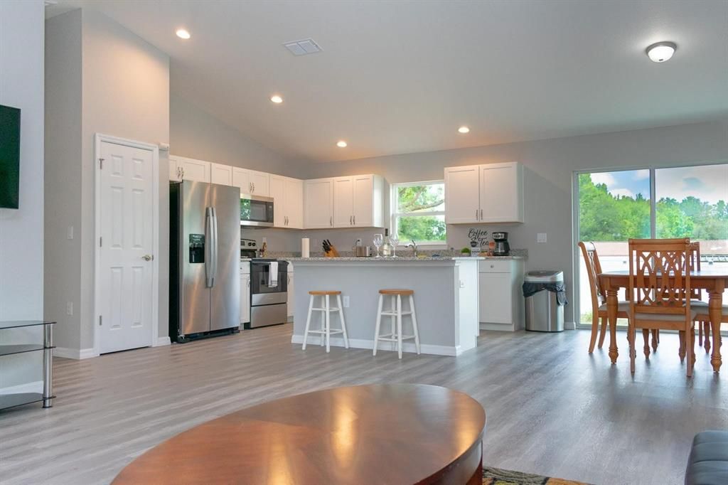 For Rent: $2,000 (3 beds, 2 baths, 1397 Square Feet)