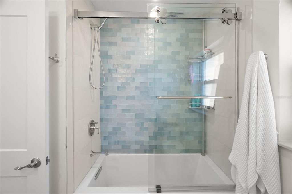 На продажу: $1,799,900 (3 спален, 2 ванн, 1929.23 Квадратных фут)