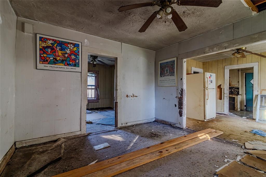 For Sale: $69,000 (3 beds, 2 baths, 1072 Square Feet)