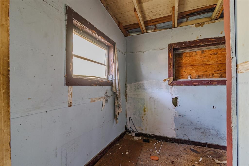 For Sale: $69,000 (3 beds, 2 baths, 1072 Square Feet)