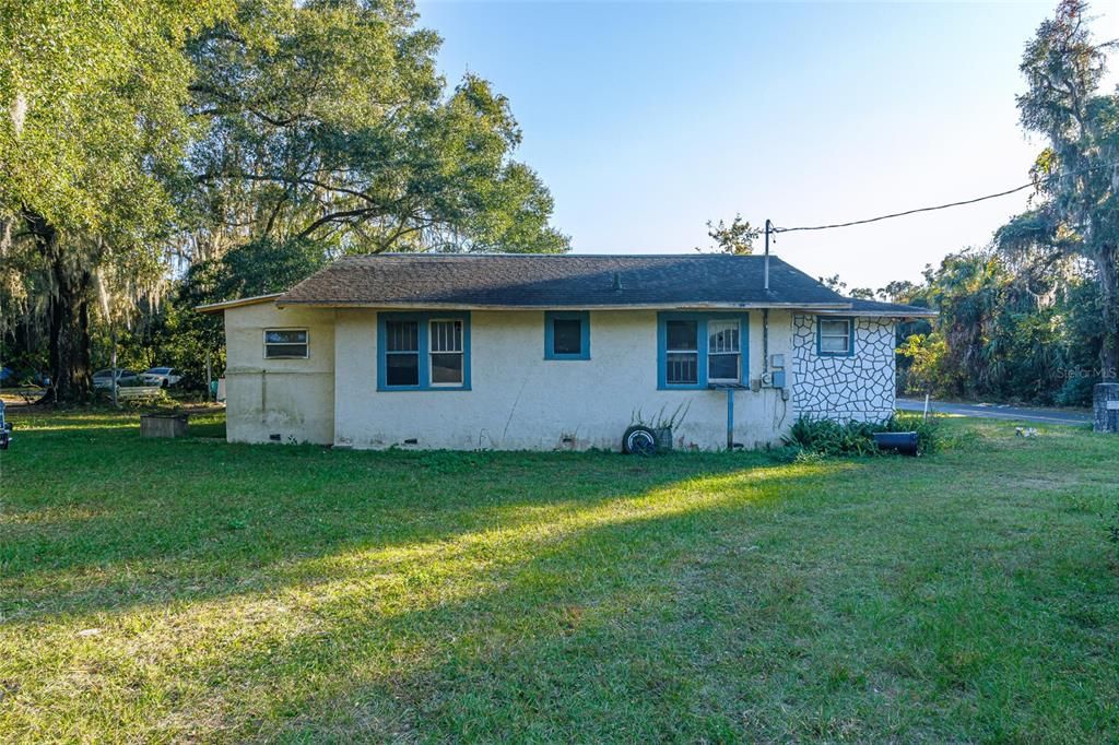 For Sale: $69,000 (3 beds, 2 baths, 1072 Square Feet)