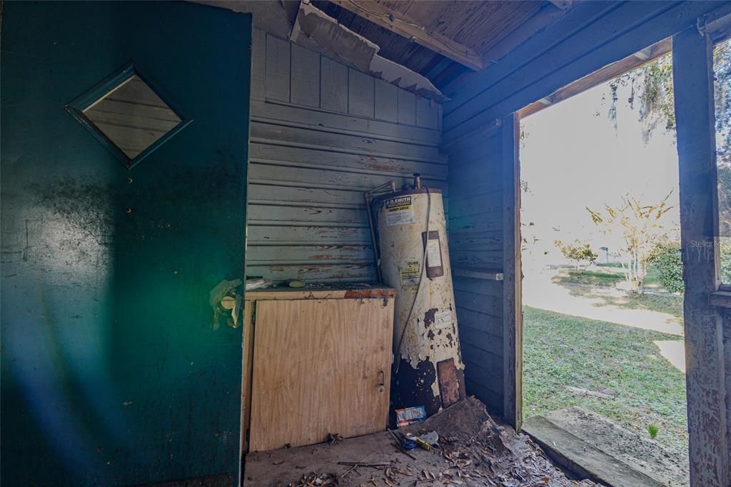 For Sale: $69,000 (3 beds, 2 baths, 1072 Square Feet)