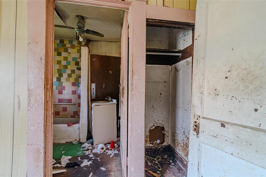 For Sale: $69,000 (3 beds, 2 baths, 1072 Square Feet)