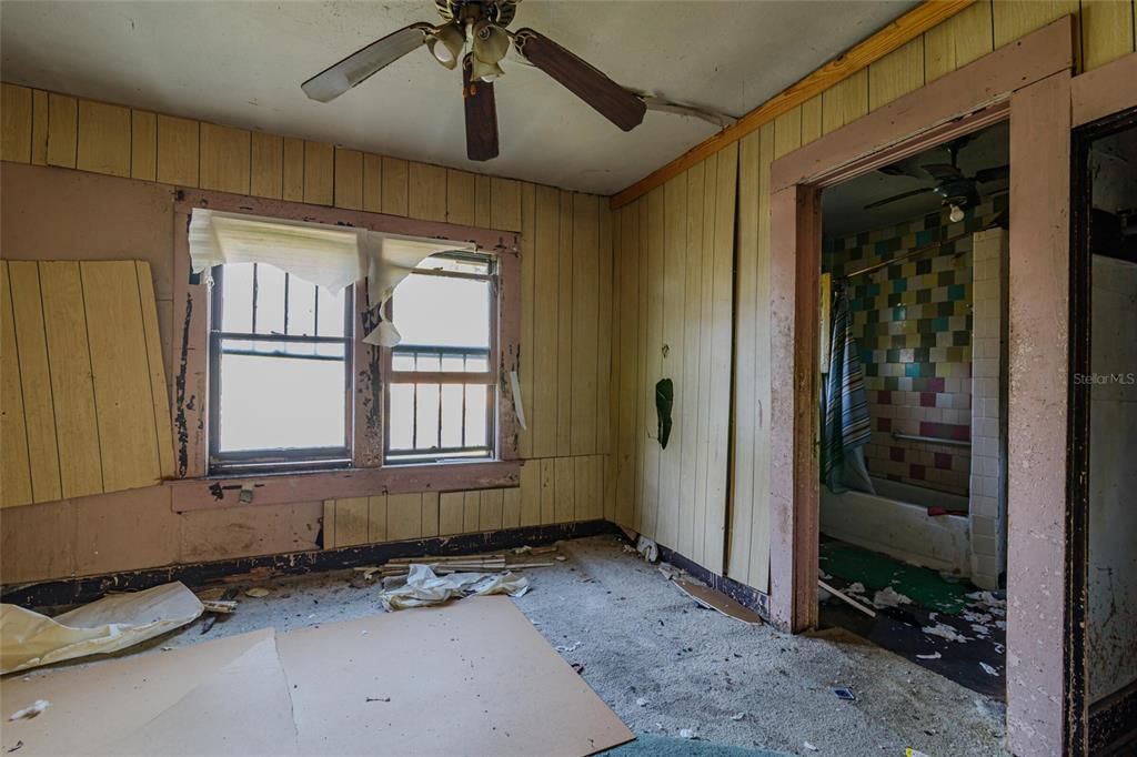 For Sale: $69,000 (3 beds, 2 baths, 1072 Square Feet)