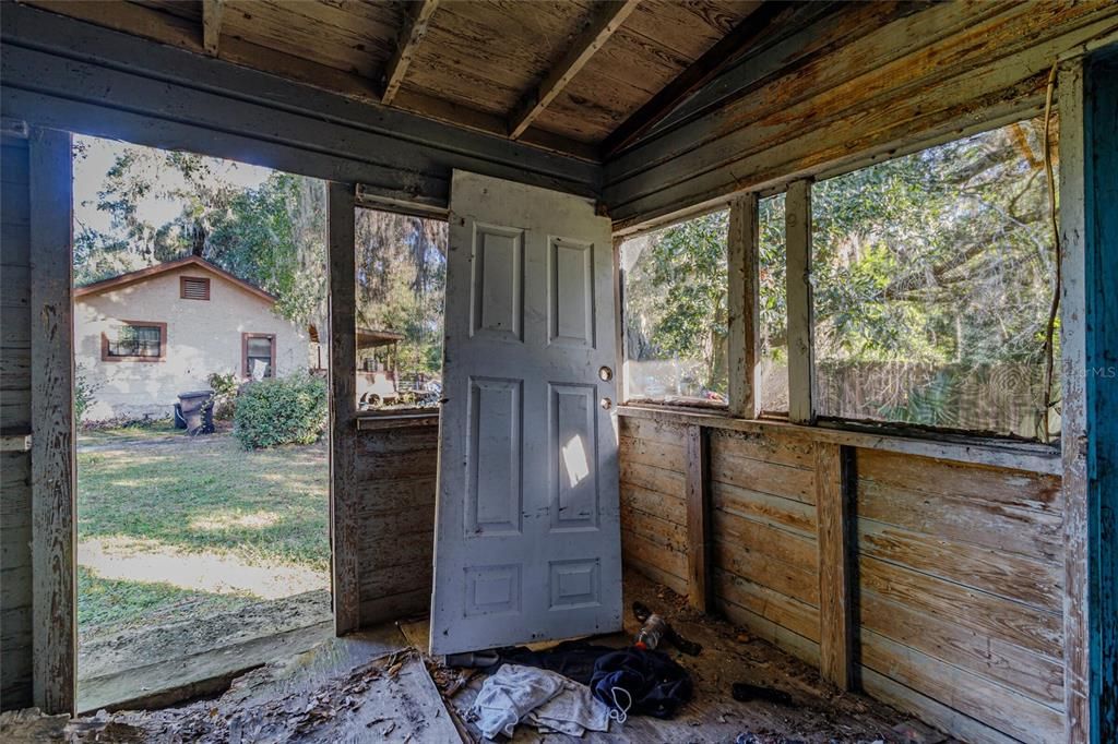 For Sale: $69,000 (3 beds, 2 baths, 1072 Square Feet)