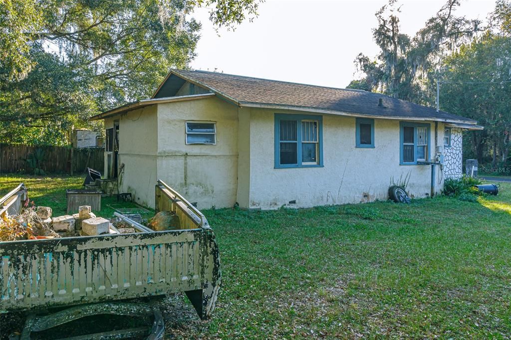 For Sale: $69,000 (3 beds, 2 baths, 1072 Square Feet)