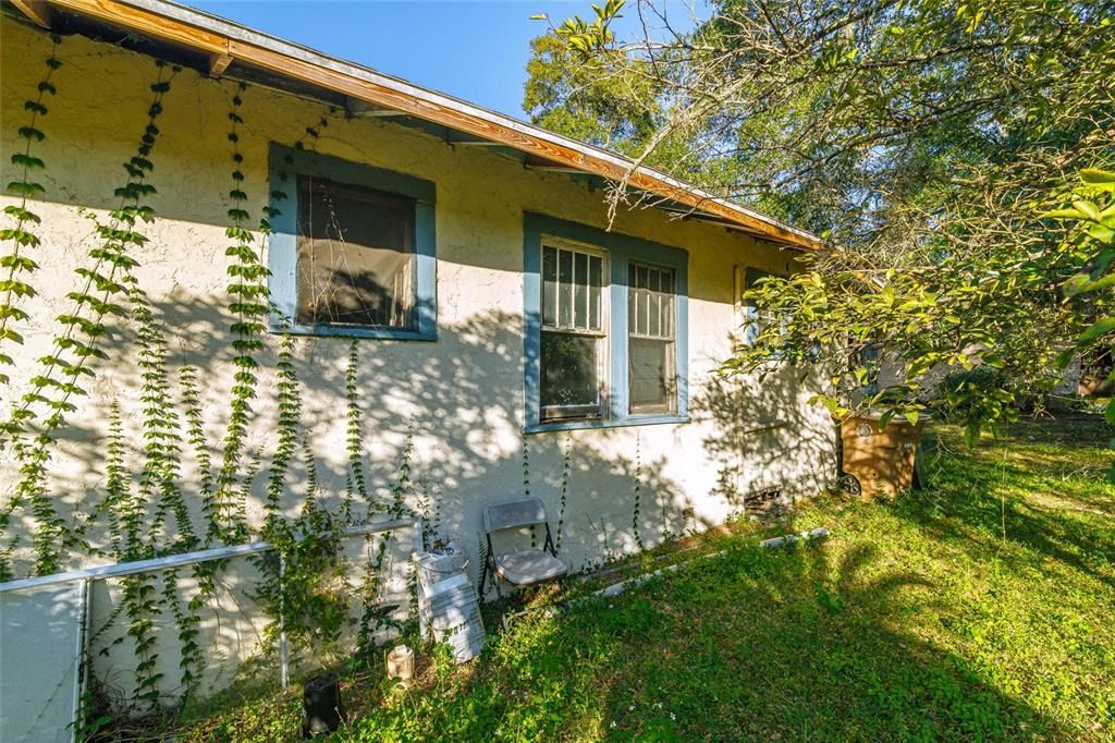 For Sale: $69,000 (3 beds, 2 baths, 1072 Square Feet)