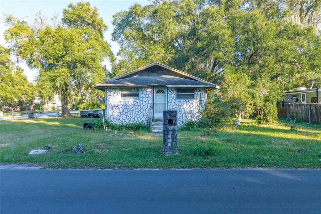 For Sale: $69,000 (3 beds, 2 baths, 1072 Square Feet)