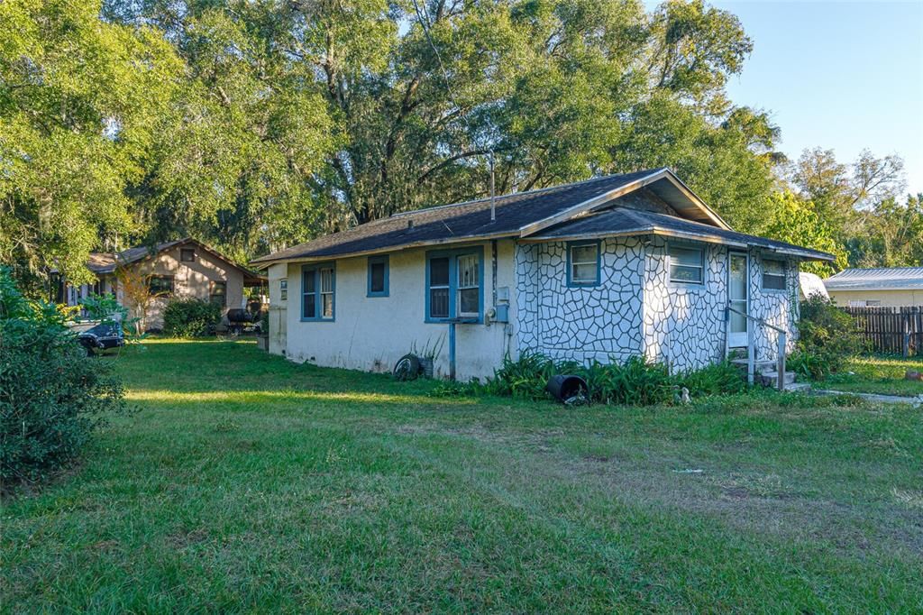 For Sale: $69,000 (3 beds, 2 baths, 1072 Square Feet)