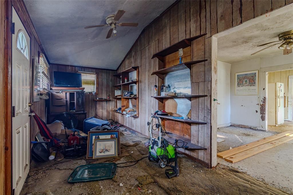 For Sale: $69,000 (3 beds, 2 baths, 1072 Square Feet)