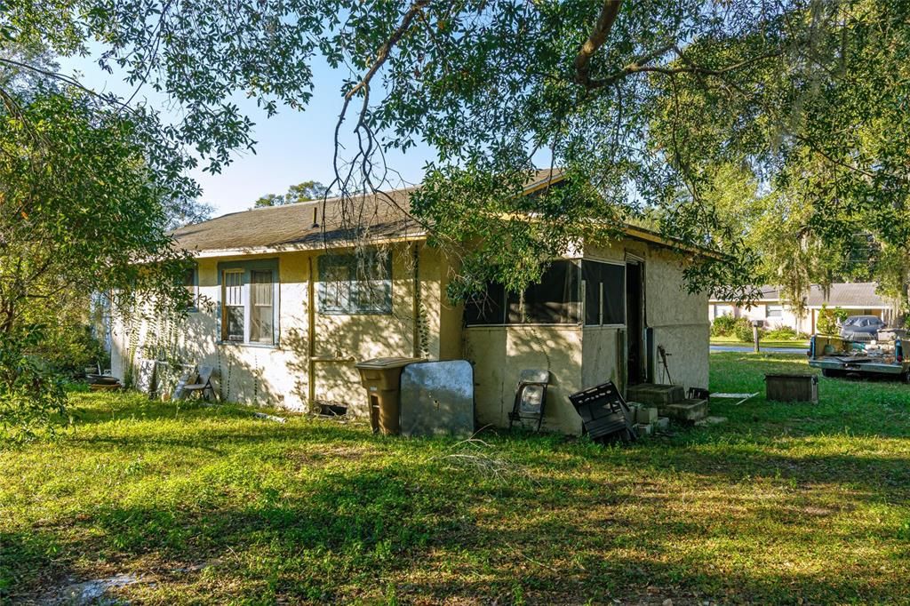 For Sale: $69,000 (3 beds, 2 baths, 1072 Square Feet)