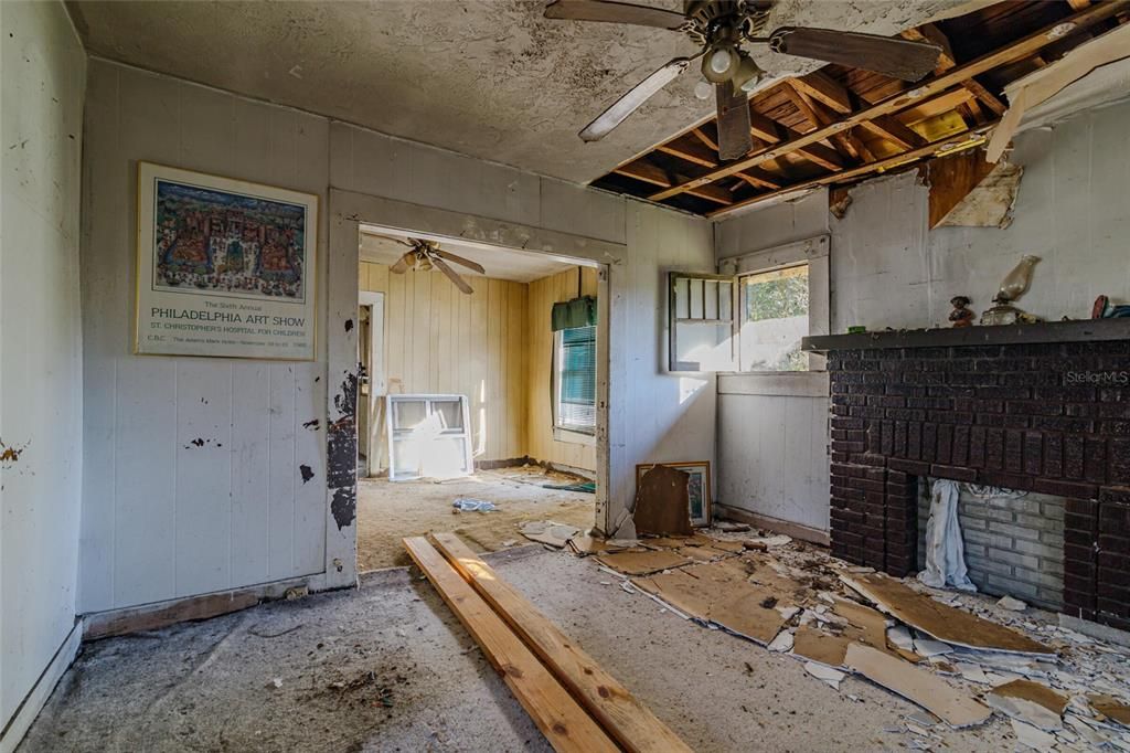 For Sale: $69,000 (3 beds, 2 baths, 1072 Square Feet)