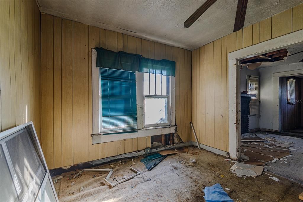 For Sale: $69,000 (3 beds, 2 baths, 1072 Square Feet)