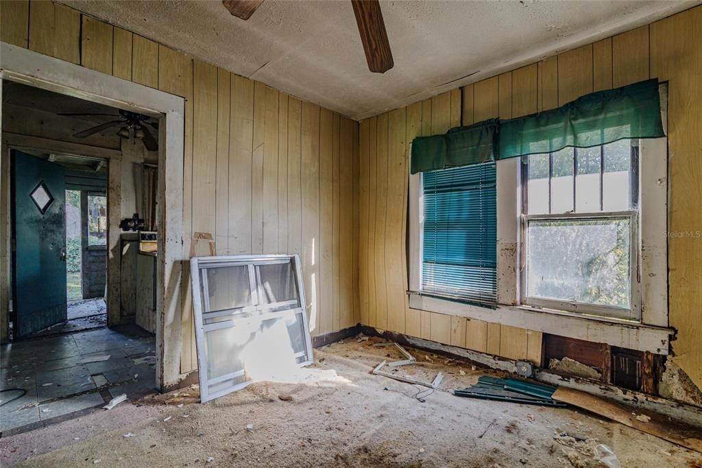 For Sale: $69,000 (3 beds, 2 baths, 1072 Square Feet)