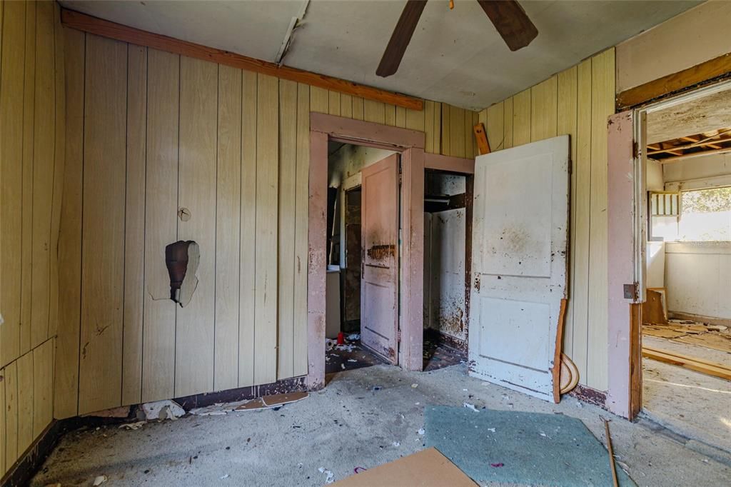 For Sale: $69,000 (3 beds, 2 baths, 1072 Square Feet)