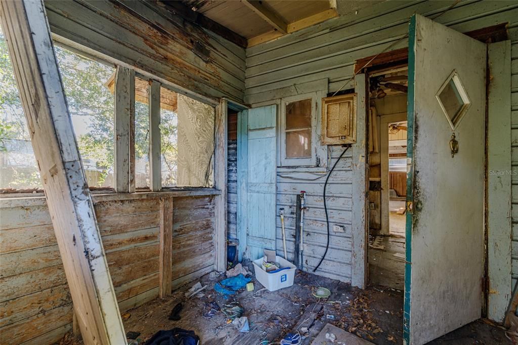 For Sale: $69,000 (3 beds, 2 baths, 1072 Square Feet)