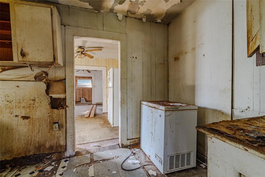 For Sale: $69,000 (3 beds, 2 baths, 1072 Square Feet)