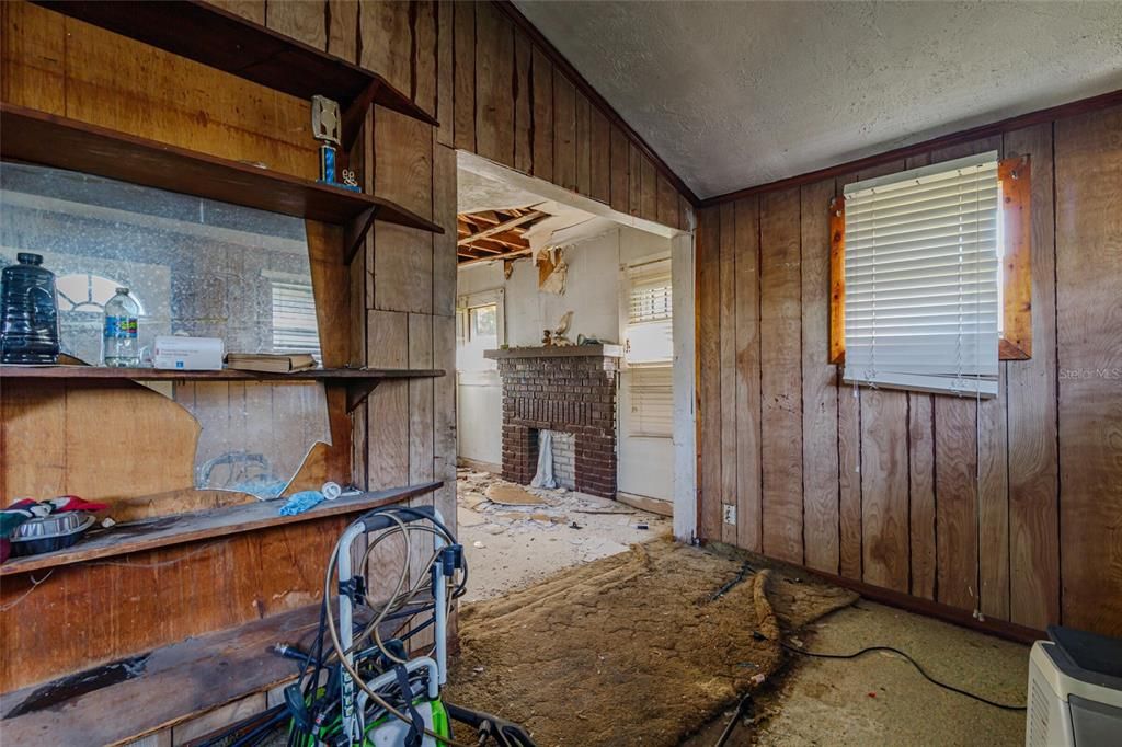 For Sale: $69,000 (3 beds, 2 baths, 1072 Square Feet)