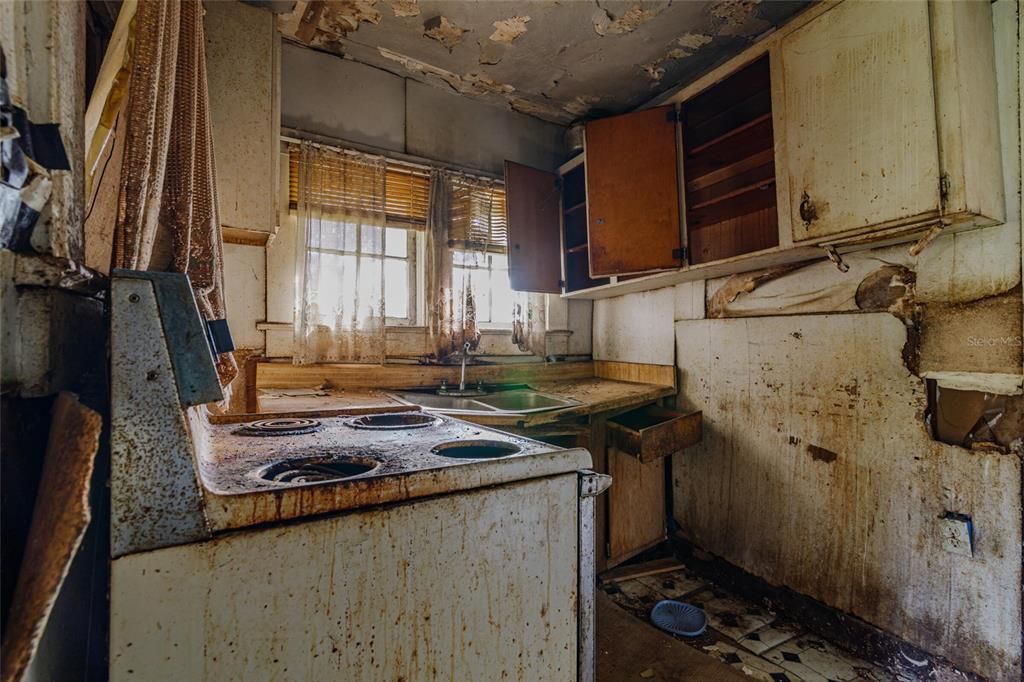 For Sale: $69,000 (3 beds, 2 baths, 1072 Square Feet)