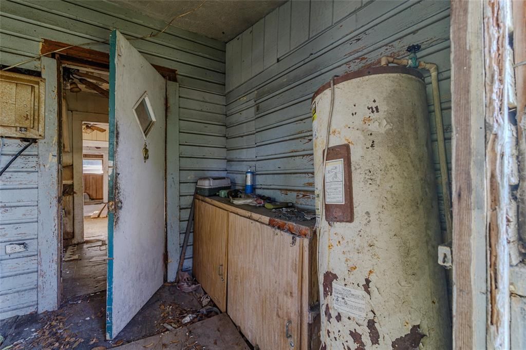 For Sale: $69,000 (3 beds, 2 baths, 1072 Square Feet)