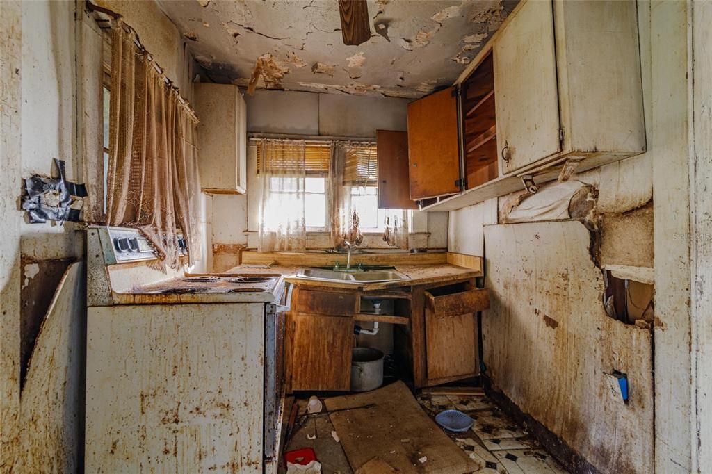 For Sale: $69,000 (3 beds, 2 baths, 1072 Square Feet)