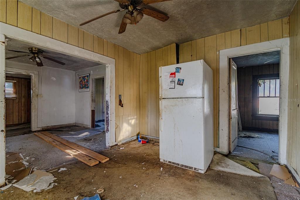 For Sale: $69,000 (3 beds, 2 baths, 1072 Square Feet)