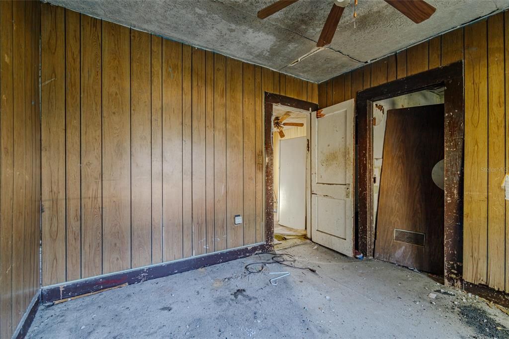 For Sale: $69,000 (3 beds, 2 baths, 1072 Square Feet)