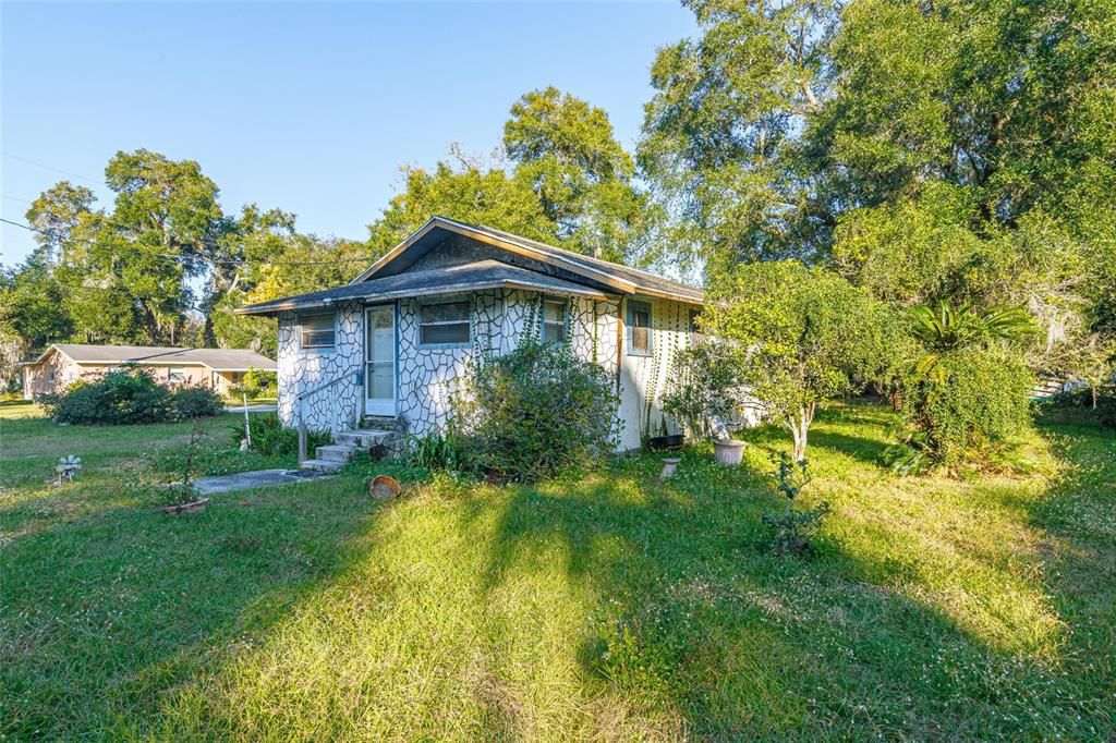 For Sale: $69,000 (3 beds, 2 baths, 1072 Square Feet)