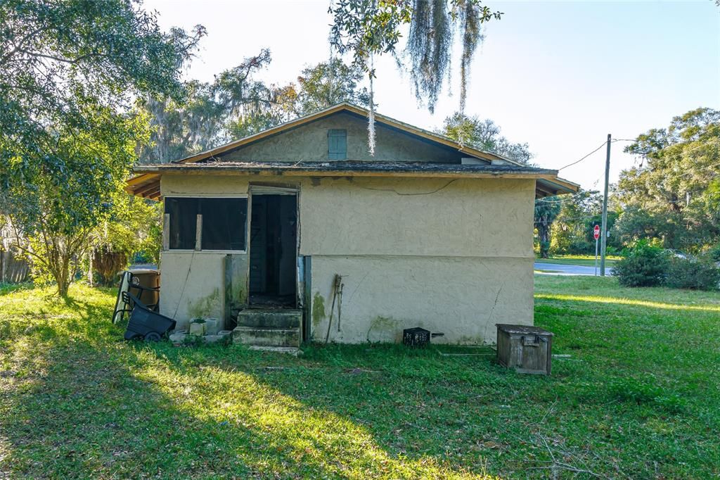 For Sale: $69,000 (3 beds, 2 baths, 1072 Square Feet)