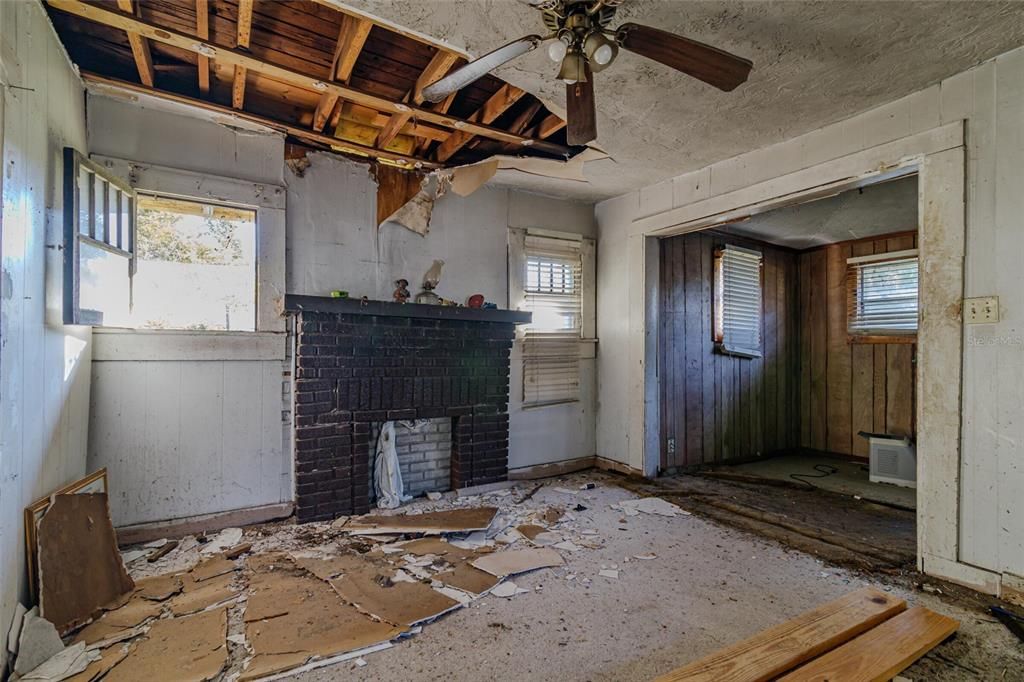 For Sale: $69,000 (3 beds, 2 baths, 1072 Square Feet)