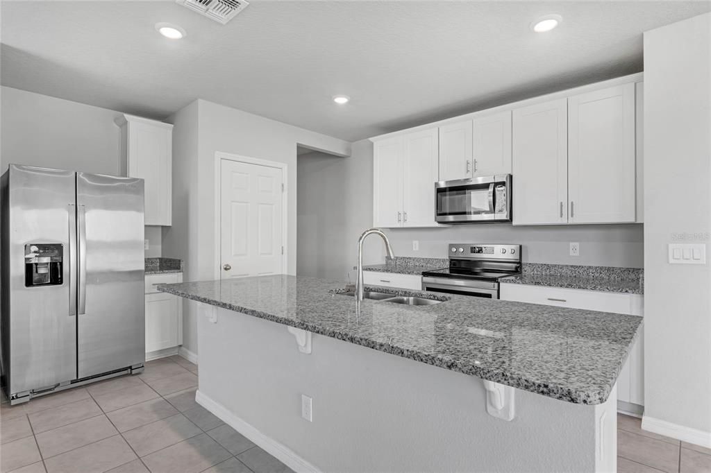 For Rent: $2,200 (4 beds, 2 baths, 1688 Square Feet)