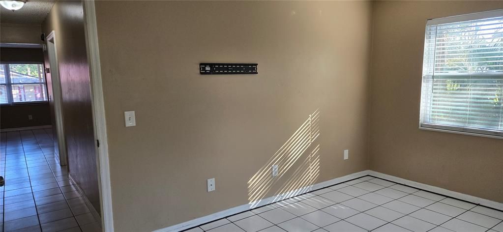 出租: $1,700 (2 贝兹, 2 浴室, 1400 平方英尺)