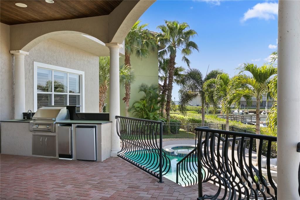 出租: $14,995 (4 贝兹, 3 浴室, 3673 平方英尺)