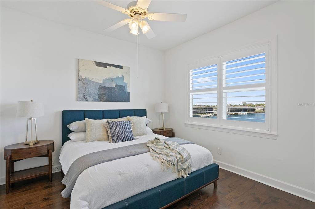 出租: $14,995 (4 贝兹, 3 浴室, 3673 平方英尺)