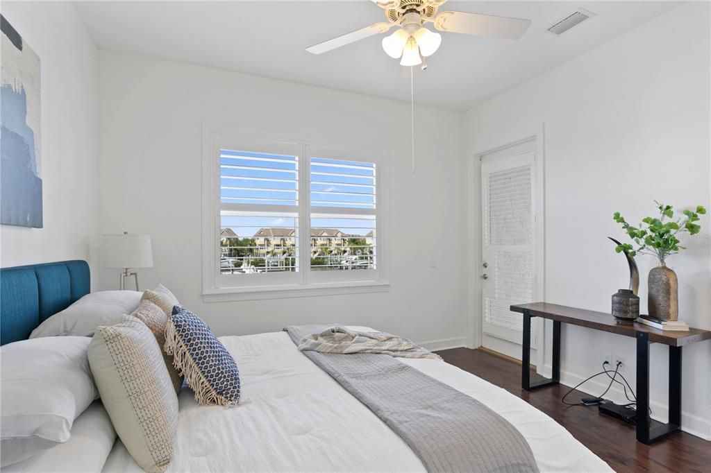 出租: $14,995 (4 贝兹, 3 浴室, 3673 平方英尺)