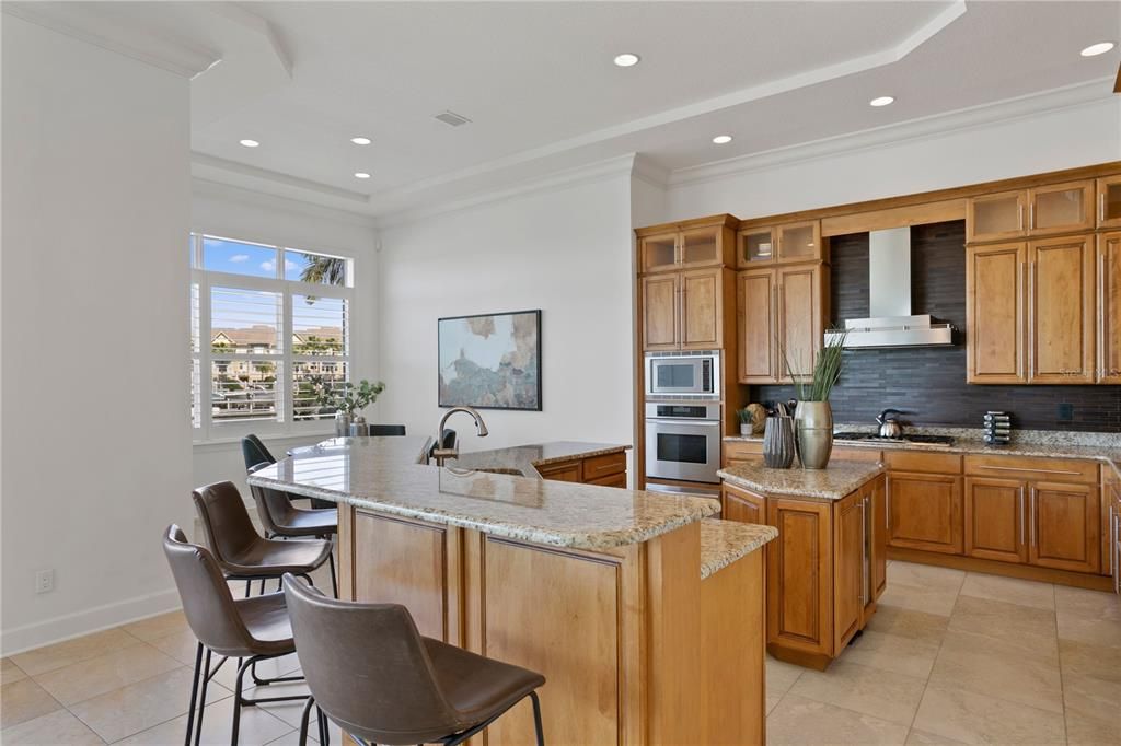 出租: $14,995 (4 贝兹, 3 浴室, 3673 平方英尺)