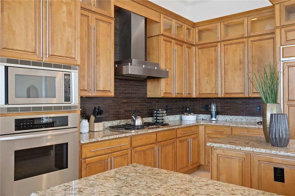 出租: $14,995 (4 贝兹, 3 浴室, 3673 平方英尺)