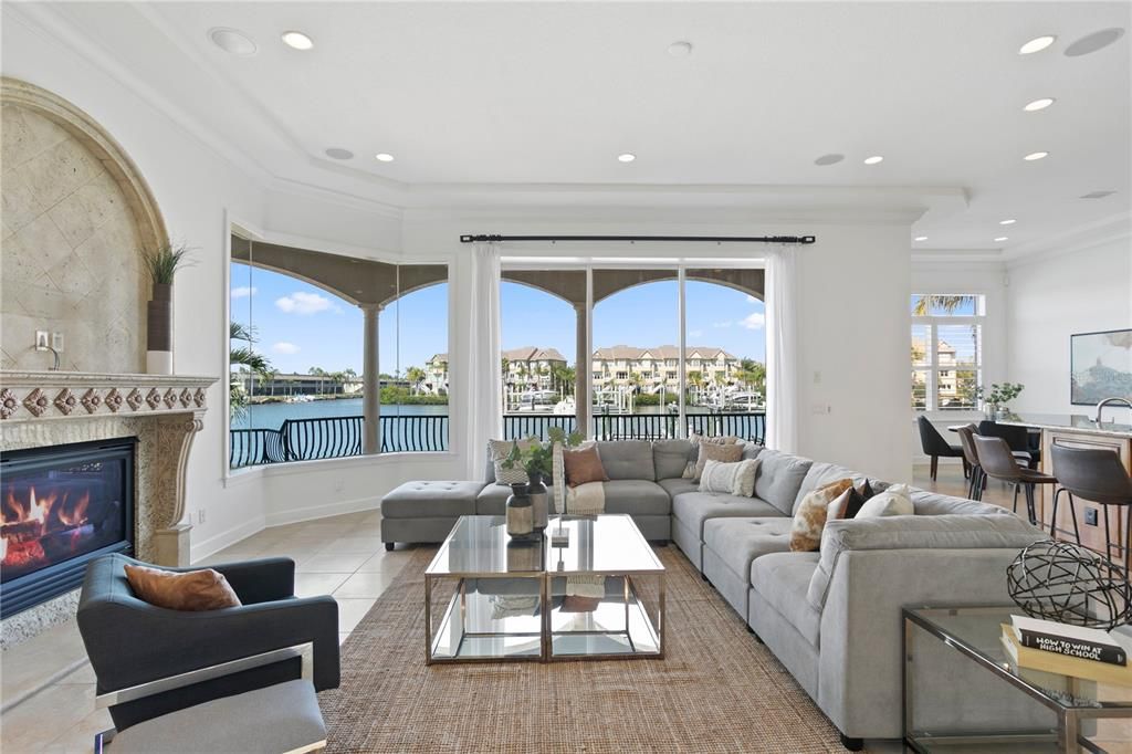 出租: $14,995 (4 贝兹, 3 浴室, 3673 平方英尺)