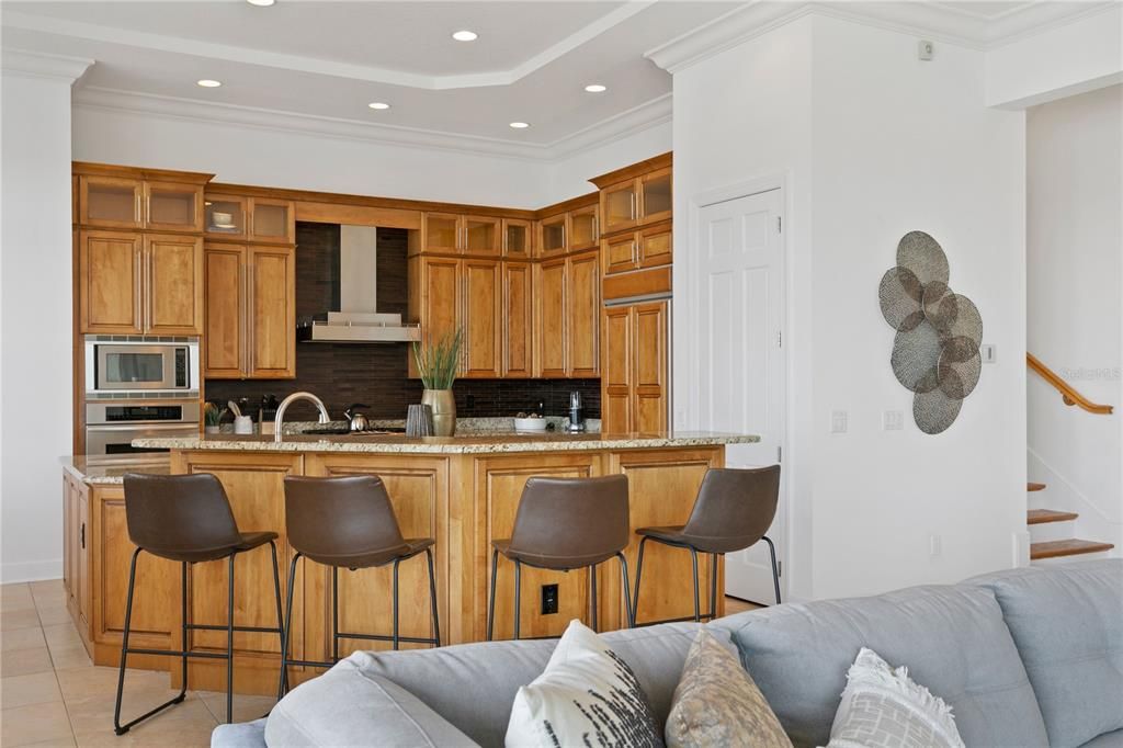 出租: $14,995 (4 贝兹, 3 浴室, 3673 平方英尺)