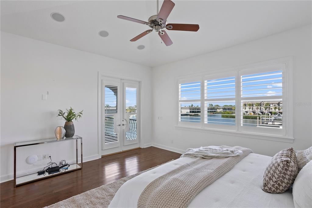 出租: $14,995 (4 贝兹, 3 浴室, 3673 平方英尺)