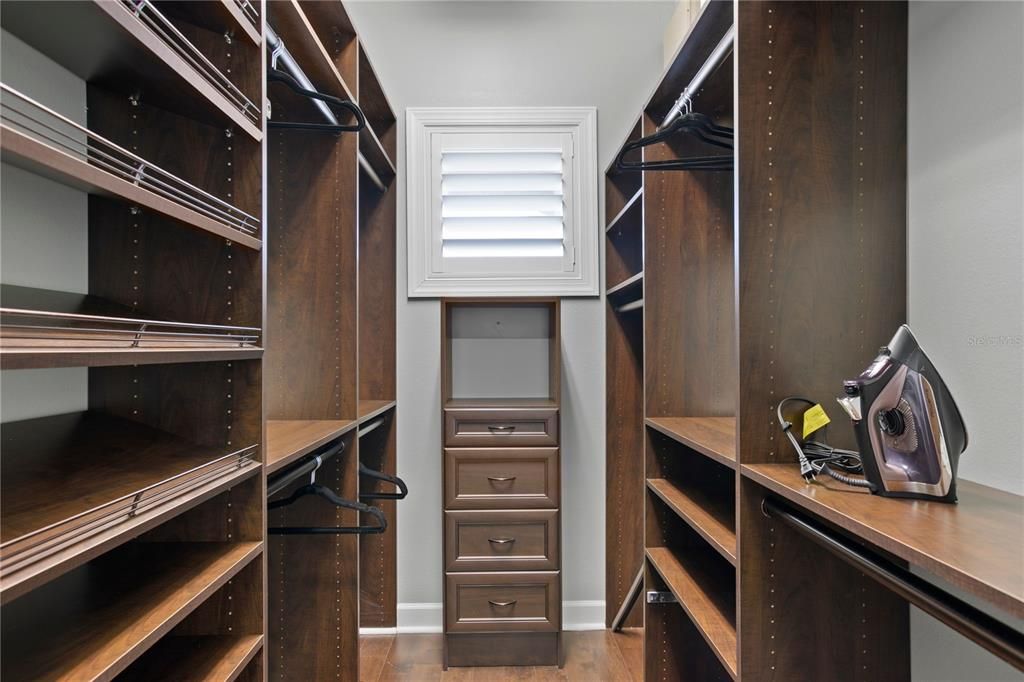 出租: $14,995 (4 贝兹, 3 浴室, 3673 平方英尺)