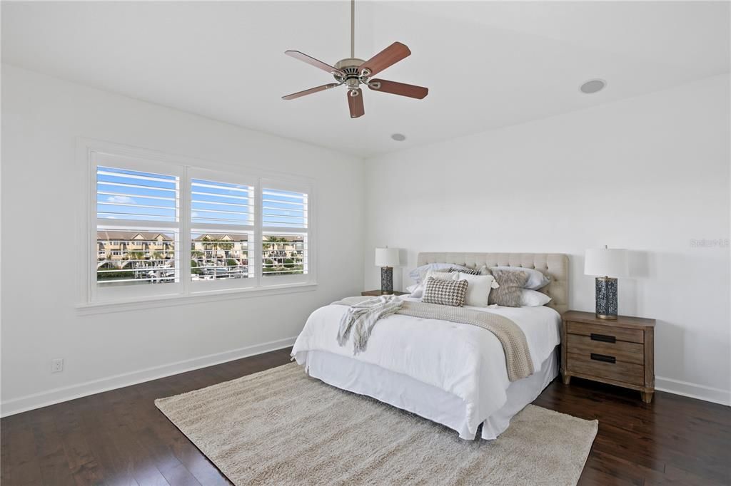 出租: $14,995 (4 贝兹, 3 浴室, 3673 平方英尺)