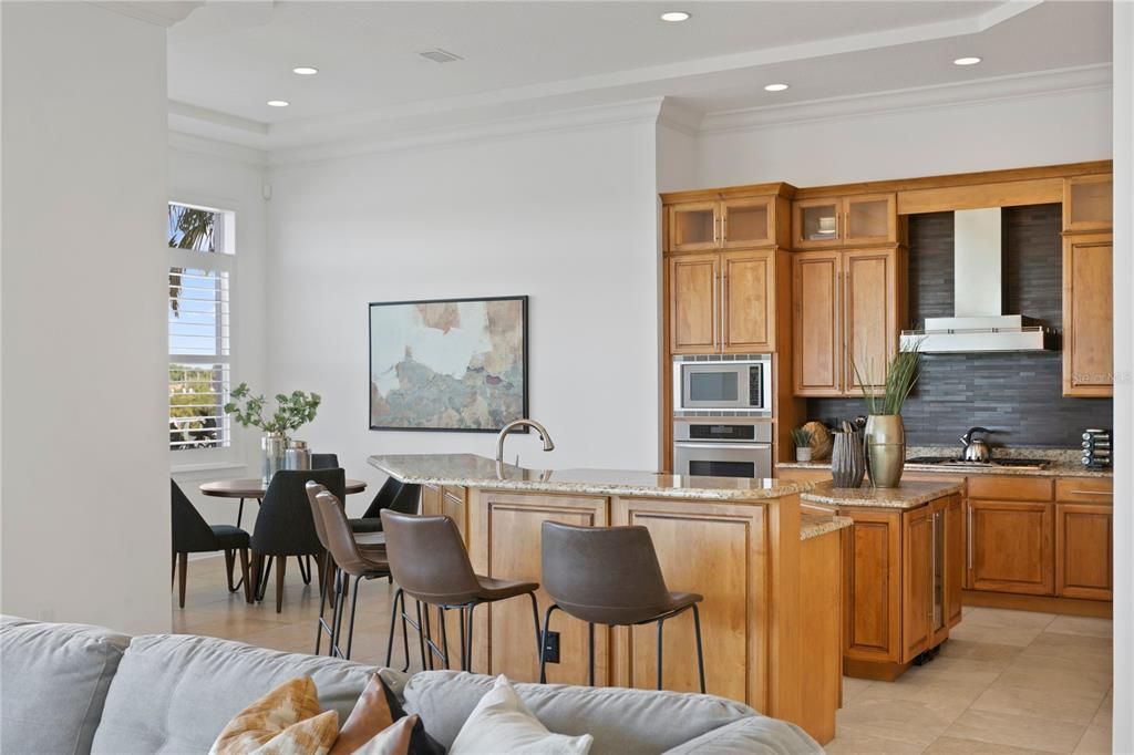 出租: $14,995 (4 贝兹, 3 浴室, 3673 平方英尺)