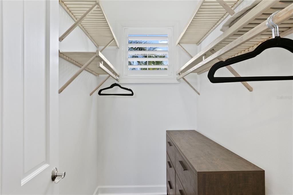 出租: $14,995 (4 贝兹, 3 浴室, 3673 平方英尺)