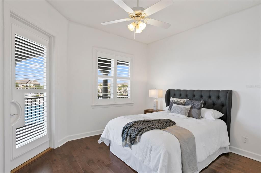 出租: $14,995 (4 贝兹, 3 浴室, 3673 平方英尺)